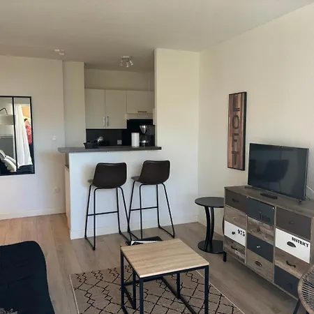 T2 Confort Entre Et Centre, A Pied Apartment *