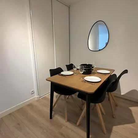 Apartment T2 Confort Entre Et Centre, A Pied *